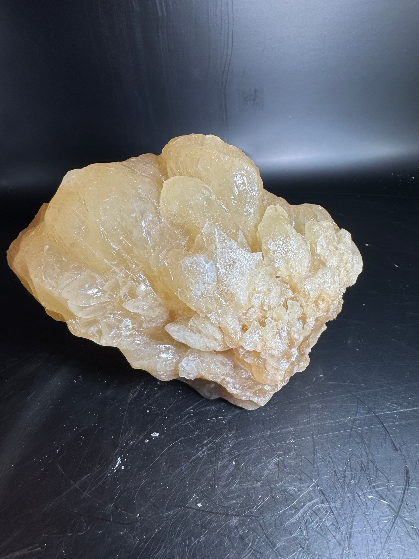 Honey Aragonite - Santa Eulalia, Chihuahua, Mexico 1357 g