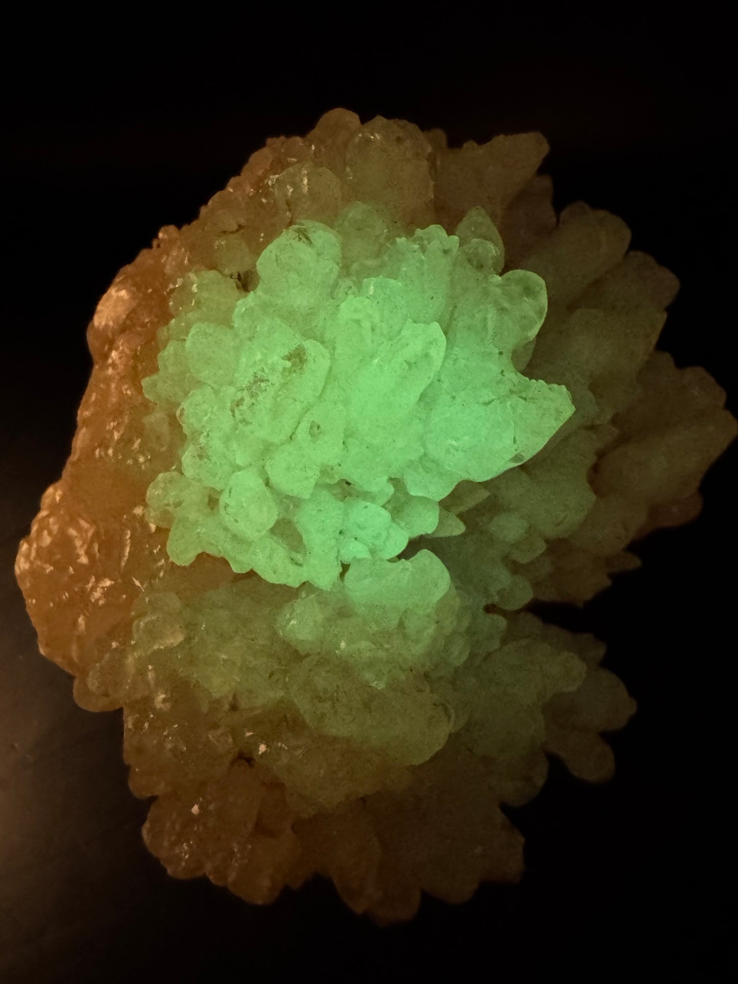 Honey Aragonite - Santa Eulalia, Chihuahua, Mexico 1127 g