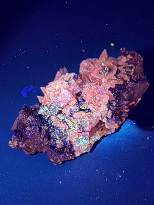 Dog Tooth Calcite with Hematite, El Potosi mine, Santa Eulalia, Chihuahua Mexico