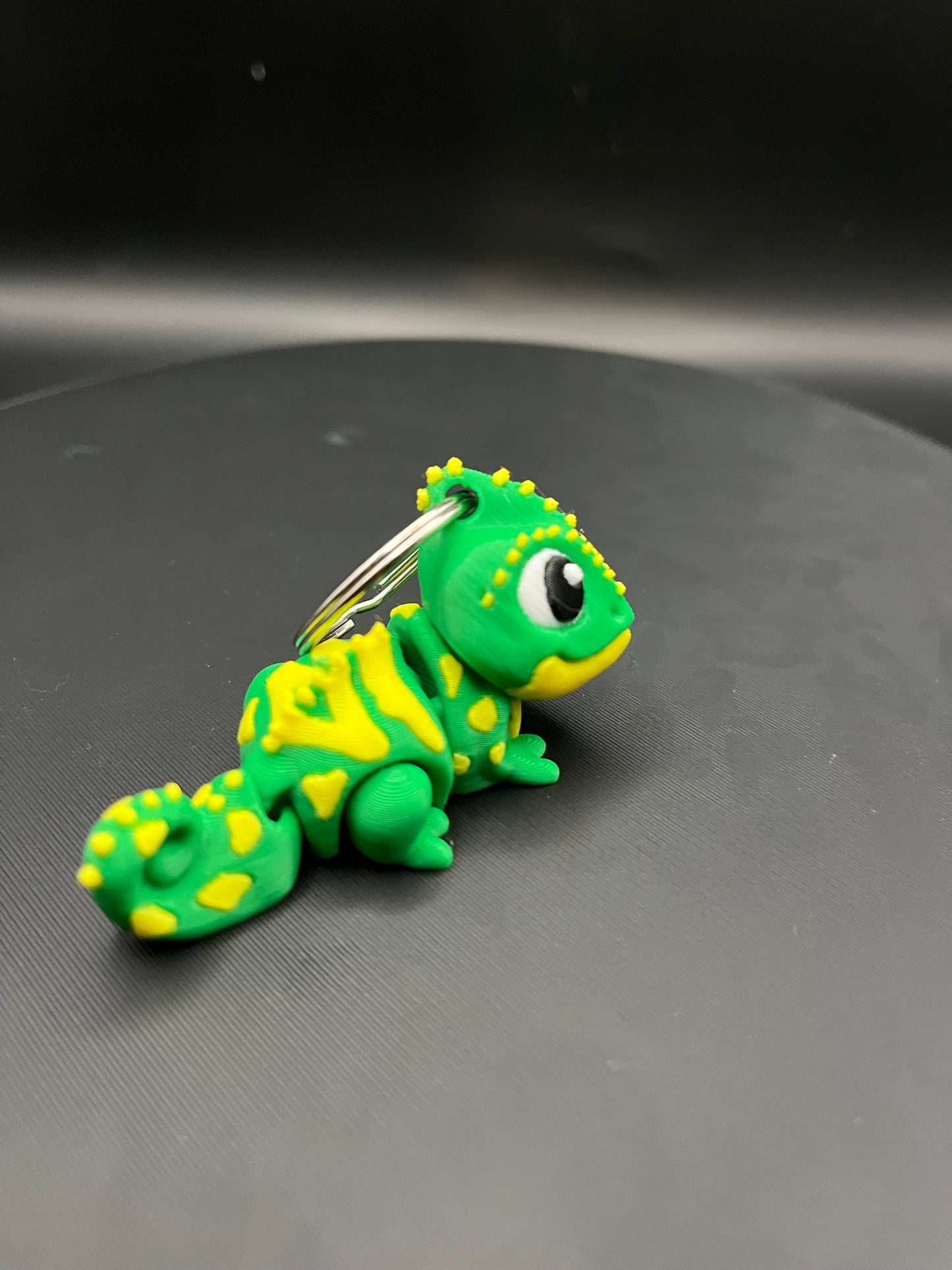 Flexi Chameleon Keychain 3D Printed Movable Head Articulated Reptile Charm Cute Animal Lover Gift Bag Accessory