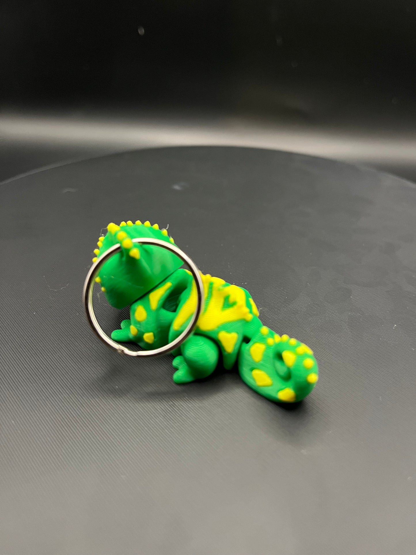 Flexi Chameleon Keychain 3D Printed Movable Head Articulated Reptile Charm Cute Animal Lover Gift Bag Accessory