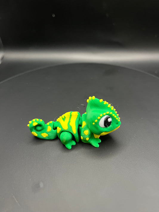 Flexi Chameleon Articulated Toy | Fidget Reptile Figurine | Mini Flexible Desk Toy Gift