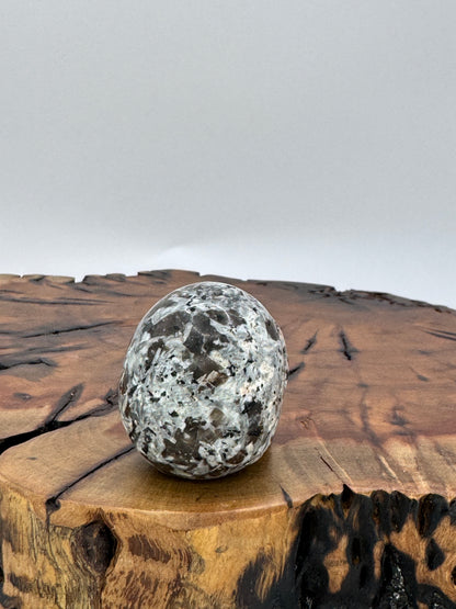 Yooperlite Hand Carved Skull 2" UV Reactive