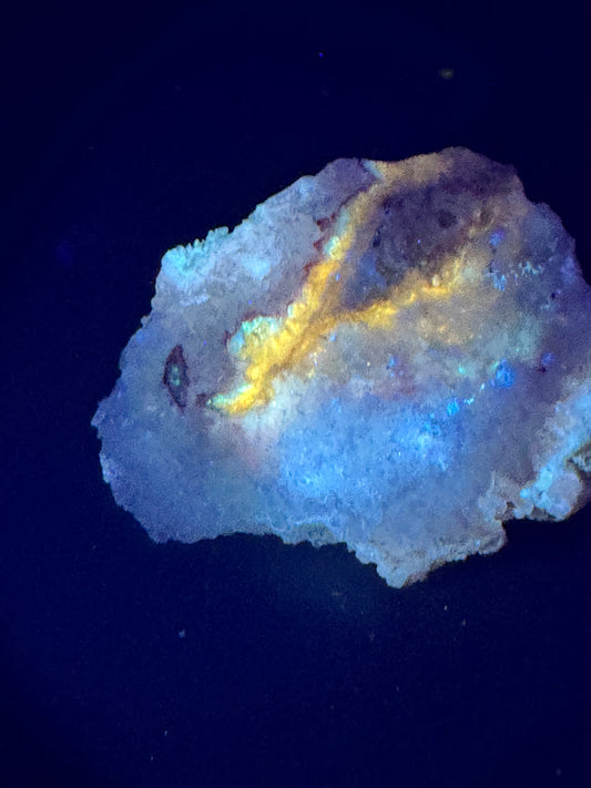 UV Reactive Cinnabar Druzy Quartz  from El Potosi Mine, Santa Eulalia, Chihuahua, Mex. 111 grams