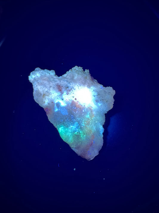 UV Reactive Cinnabar Druzy Quartz  from El Potosi Mine, Santa Eulalia, Chihuahua, Mex. 59 grams