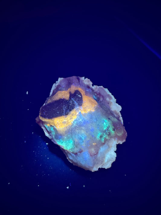 UV Reactive Cinnabar Druzy Quartz El Potosi Mine, Santa Eulalia, Chihuahua, Mex. 195 grams